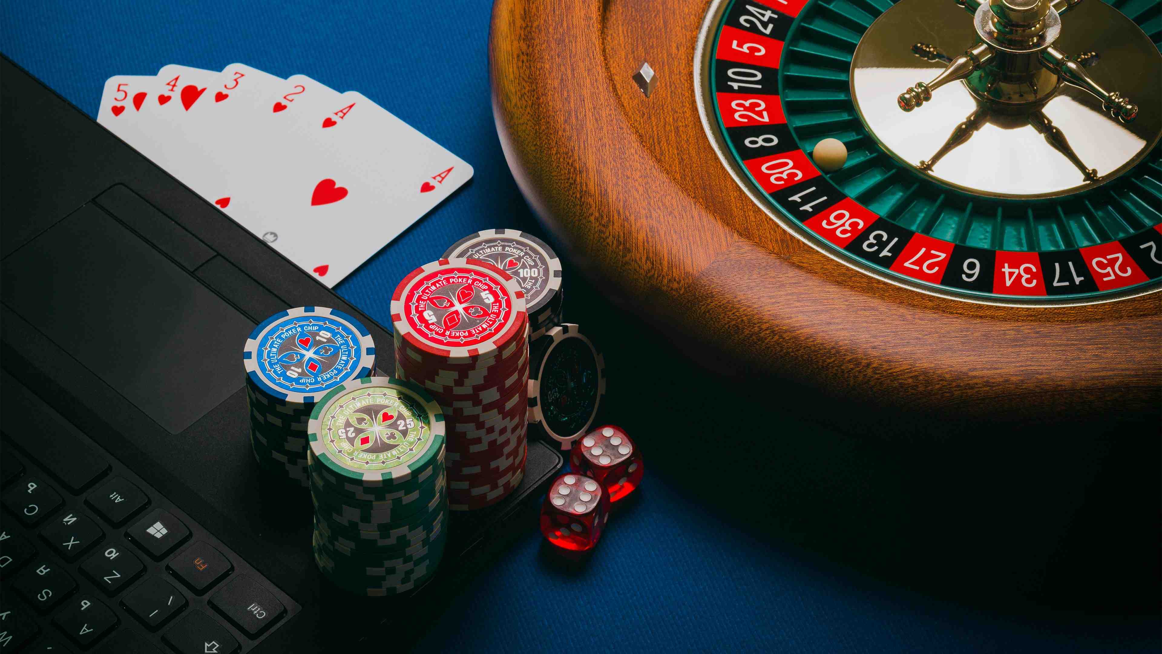 Tampilan platform hiburan online god777 dengan pilihan olahraga dan kasino